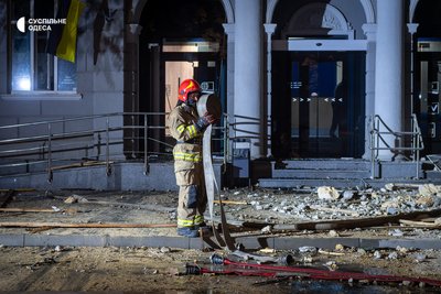 Російська атака на Одесу: пошкоджені будівлі, понад 100 вікон та обладнання інтернет-провайдера TENET Російська атака на Одесу: пошкоджені будівлі, понад 100 вікон та обладнання інтернет-провайдера TENET