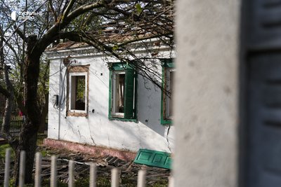 Удар КАБом по будинках у передмісті Дніпра: фоторепортаж з місця події Удар КАБом по будинках у передмісті Дніпра: фоторепортаж з місця події