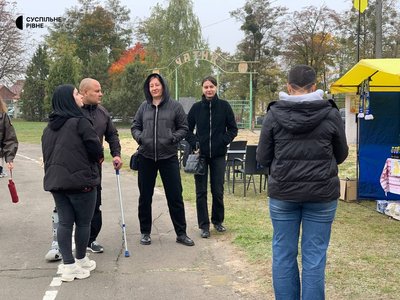Матір загиблого Героя України Назара Омельчака відкрили спортмайданчик на Рівненщині Матір загиблого Героя України Назара Омельчака відкрили спортмайданчик на Рівненщині