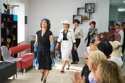 «Нас б'ють, а ми живемо». У Сумах стартував новий навчальний рік Університету третього віку «Нас б'ють, а ми живемо». У Сумах стартував новий навчальний рік Університету третього віку