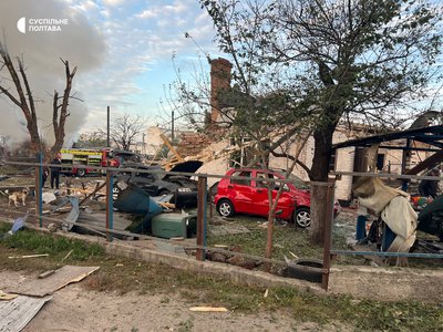 Наслідки ракетної атаки на Кременчук на Полтавщині: фоторепортаж Наслідки ракетної атаки на Кременчук на Полтавщині: фоторепортаж