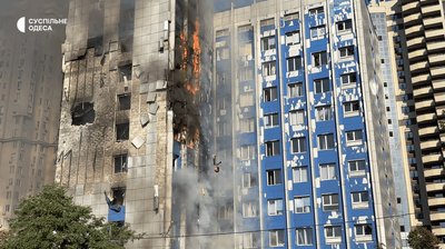 РФ вдарила реактивним БпЛА по центру Одеси: пошкоджена адмінбудівля, є поранені