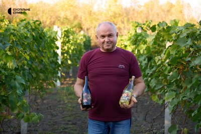 «Всіма винами я пишаюсь». Як працює сімейна виноробня під Сумами в умовах обстрілів «Всіма винами я пишаюсь». Як працює сімейна виноробня під Сумами в умовах обстрілів