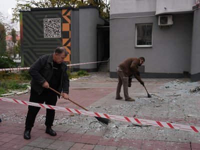 «Босоніж по склу побігли в коридор»: як рятувалися мешканці київської 24-поверхівки, де загинули двоє людей «Босоніж по склу побігли в коридор»: як рятувалися мешканці київської 24-поверхівки, де загинули двоє людей