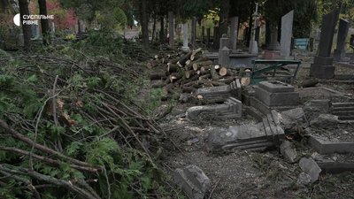 Атака армії РФ по кладовищу у Рівному. Фоторепортаж Атака армії РФ по кладовищу у Рівному. Фоторепортаж