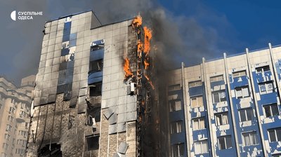 РФ вдарила реактивним БпЛА по центру Одеси: пошкоджена адмінбудівля, є поранені
