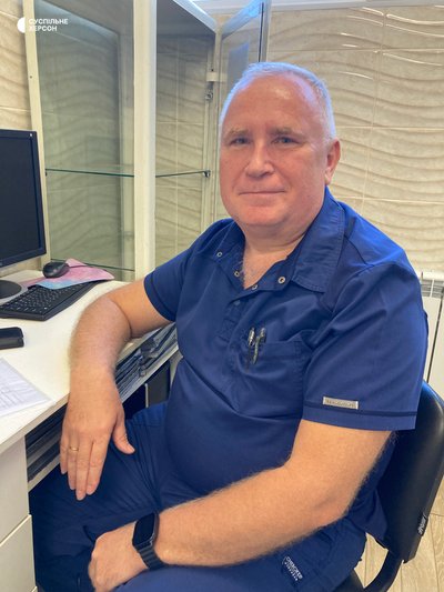 «Він сильний, ми впораємось»: історія комунальника з Херсона, який відновлюється після поранення «Він сильний, ми впораємось»: історія комунальника з Херсона, який відновлюється після поранення