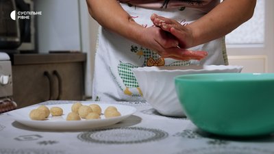 Галушки по-сварицевицьки: як на Поліссі готують картопляну страву на молоці Галушки по-сварицевицьки: як на Поліссі готують картопляну страву на молоці