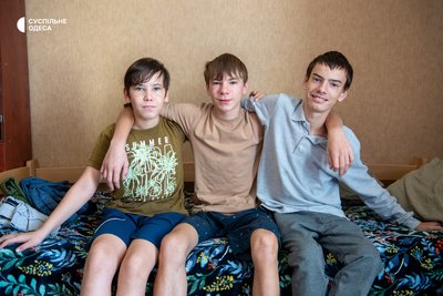 Пів року в окупації з прийомними дітьми: як чоловік із дитячим будинком сімейного типу переїхав на Одещину Пів року в окупації з прийомними дітьми: як чоловік із дитячим будинком сімейного типу переїхав на Одещину