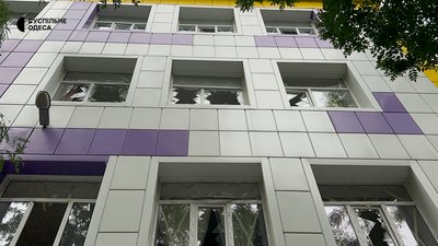 РФ атакувала Одесу дронами: пошкоджені лікарня, гімназія та житлові будинки — фото РФ атакувала Одесу дронами: пошкоджені лікарня, гімназія та житлові будинки — фото