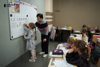 Укриття за 2,4 млн євро: як учні сумської школи відновлюють очне навчання після 5 років дистанційки Укриття за 2,4 млн євро: як учні сумської школи відновлюють очне навчання після 5 років дистанційки