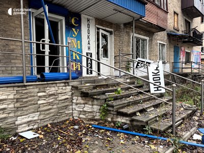 Вулиці в оптоволокні та руїни. Фоторепортаж із Білозерського на Донеччині