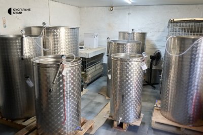 «Всіма винами я пишаюсь». Як працює сімейна виноробня під Сумами в умовах обстрілів «Всіма винами я пишаюсь». Як працює сімейна виноробня під Сумами в умовах обстрілів