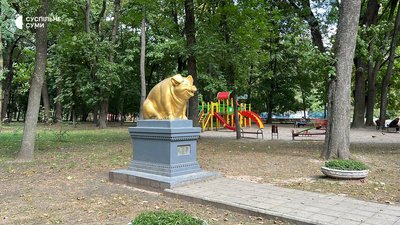 Понад чверть століття в парку: хто і навіщо створив пам'ятник свині, який став туристичною візитівкою Ромен Понад чверть століття в парку: хто і навіщо створив пам'ятник свині, який став туристичною візитівкою Ромен