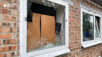 Наслідки нічної атаки у Полтаві: пошкоджені три приватні будинки (ФОТОРЕПОРТАЖ) Наслідки нічної атаки у Полтаві: пошкоджені три приватні будинки (ФОТОРЕПОРТАЖ)