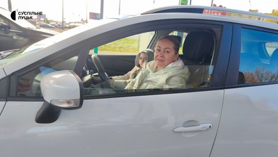 Черги з каністрами та бочками: що відбувається на заправках Луцька після атак БпЛА й знеструмлення Черги з каністрами та бочками: що відбувається на заправках Луцька після атак БпЛА й знеструмлення