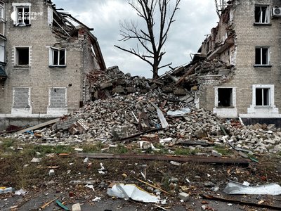 Вулиці в оптоволокні та руїни. Фоторепортаж із Білозерського на Донеччині