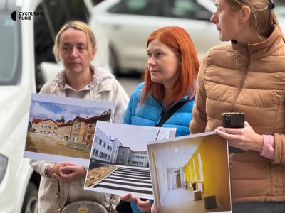 Учасники пікету під Львівською ОВА, 25 вересня 2026 року Учасники пікету під Львівською ОВА, 25 вересня 2026 року