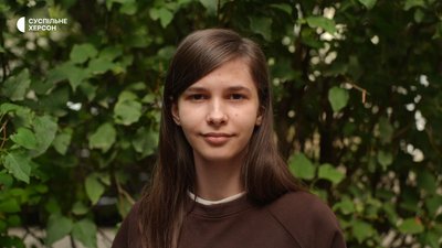 Херсон, Авіньойн, двомовна книга, "Кабиця у херсонському дворі", Вероніка Коваленко Херсон, Авіньойн, двомовна книга, "Кабиця у херсонському дворі", Вероніка Коваленко