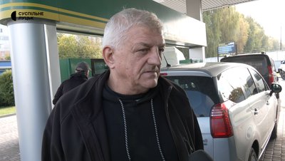 Черги з каністрами та бочками: що відбувається на заправках Луцька після атак БпЛА й знеструмлення Черги з каністрами та бочками: що відбувається на заправках Луцька після атак БпЛА й знеструмлення