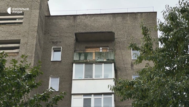 На місці зруйнованого магазину й книгарні у Луцьку — згарище: триває розбір завалів після удару РФ На місці зруйнованого магазину й книгарні у Луцьку — згарище: триває розбір завалів після удару РФ