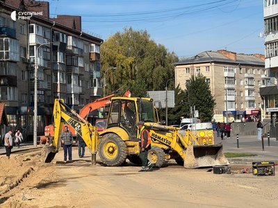 Ремонт вулиці Чорновола у Рівному затримується через заміну старих мереж Ремонт вулиці Чорновола у Рівному затримується через заміну старих мереж