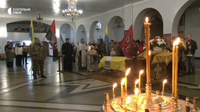«Народився в Росії — захищав Україну»: попрощалися з 48-річним солдатом Русланом Ликовим у Рівному «Народився в Росії — захищав Україну»: попрощалися з 48-річним солдатом Русланом Ликовим у Рівному