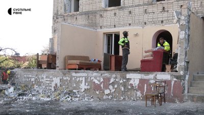 «Все на мене посипалося, а я спала»: що розповіли містяни про атаку РФ по Рівному 14 жовтня «Все на мене посипалося, а я спала»: що розповіли містяни про атаку РФ по Рівному 14 жовтня