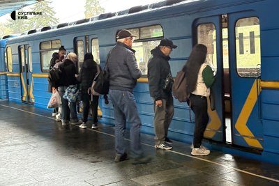 «Раніше їхали трьома-чотирма транспортами»: як працює метро «Чернігівська» після пошкодження «Раніше їхали трьома-чотирма транспортами»: як працює метро «Чернігівська» після пошкодження