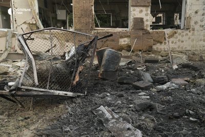 Російська армія завдала удару по школі в Сумах Російська армія завдала удару по школі в Сумах