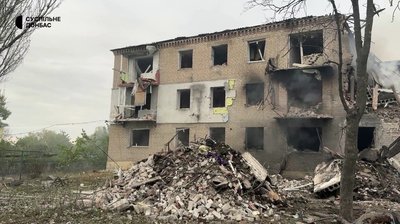 «Чотири ночі не спимо». Які наслідки удару КАБів по Олександрівці (відео) «Чотири ночі не спимо». Які наслідки удару КАБів по Олександрівці (відео)