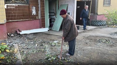 «Злякалася та впала з ліжка». Як жителі Слов'янська пережили недільний удар бомбами «Злякалася та впала з ліжка». Як жителі Слов'янська пережили недільний удар бомбами