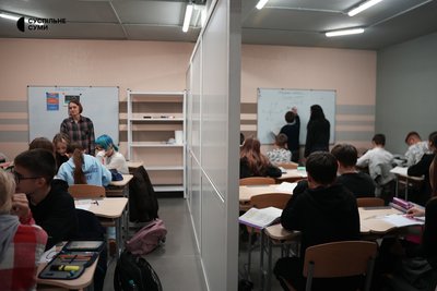 Укриття за 2,4 млн євро: як учні сумської школи відновлюють очне навчання після 5 років дистанційки Укриття за 2,4 млн євро: як учні сумської школи відновлюють очне навчання після 5 років дистанційки