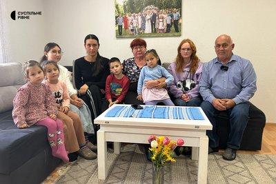 Стали батьками для 18 дітей: історія подружжя, які створили дитячий будинок сімейного типу і нині мешкають на Рівненщині Стали батьками для 18 дітей: історія подружжя, які створили дитячий будинок сімейного типу і нині мешкають на Рівненщині