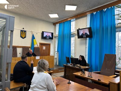 «Колективні скарги» та позов на 200 тисяч: цементний завод судиться з жителькою Одещини через заяви про його роботу
