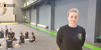 Діана Деревенська, тренерка з художньої гімнастики, зал, заняття Діана Деревенська, тренерка з художньої гімнастики, зал, заняття