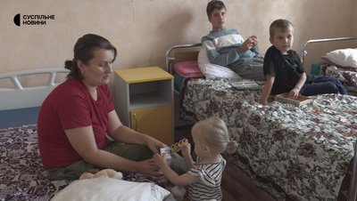 «Все згоріло»: що розповідає родина з Фастівського району, чий будинок знищив дрон РФ «Все згоріло»: що розповідає родина з Фастівського району, чий будинок знищив дрон РФ