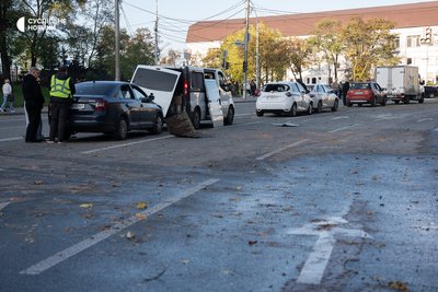 «За вікном почався дощ зі скла»: в Києві пошкоджена будівля Інституту водних проблем і меліорації НАН «За вікном почався дощ зі скла»: в Києві пошкоджена будівля Інституту водних проблем і меліорації НАН