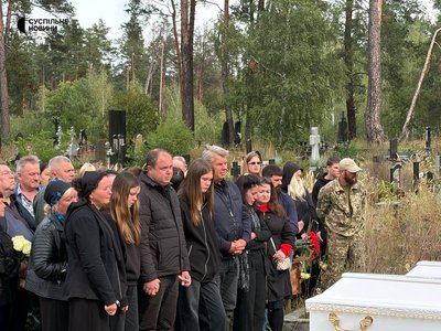 «Це якийсь сон страшний»: у Києві попрощалися з загиблими під час обстрілу Наталією Горбаченко та її сином Тимофієм «Це якийсь сон страшний»: у Києві попрощалися з загиблими під час обстрілу Наталією Горбаченко та її сином Тимофієм