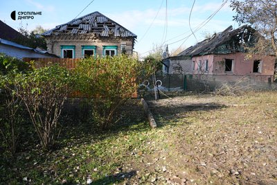Удар КАБом по будинках у передмісті Дніпра: фоторепортаж з місця події Удар КАБом по будинках у передмісті Дніпра: фоторепортаж з місця події
