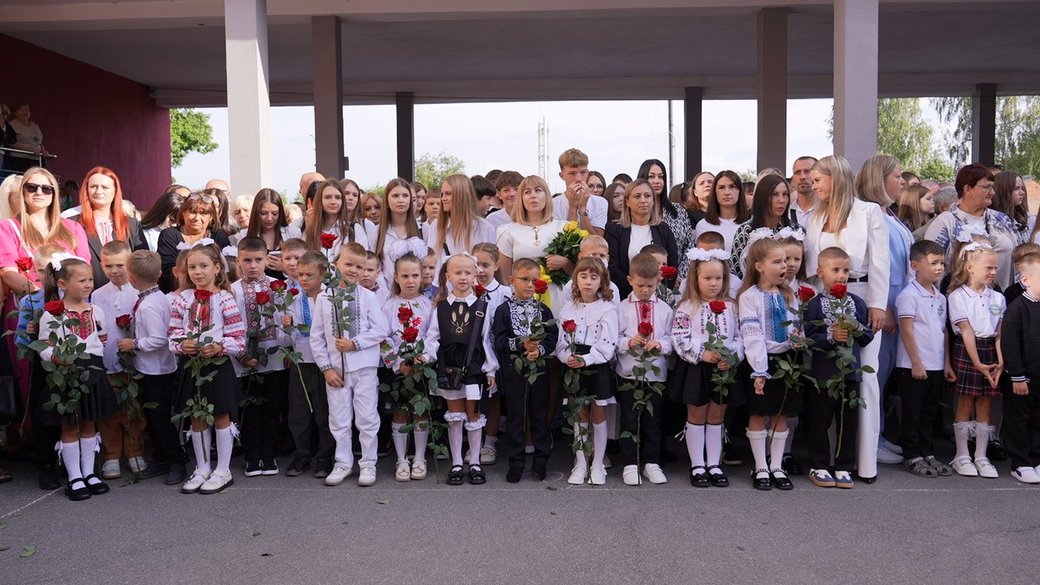 1 вересня у Вінниці почалося з повітряної тривоги: як відбулося свято у ліцеї №20 1 вересня у Вінниці почалося з повітряної тривоги: як відбулося свято у ліцеї №20