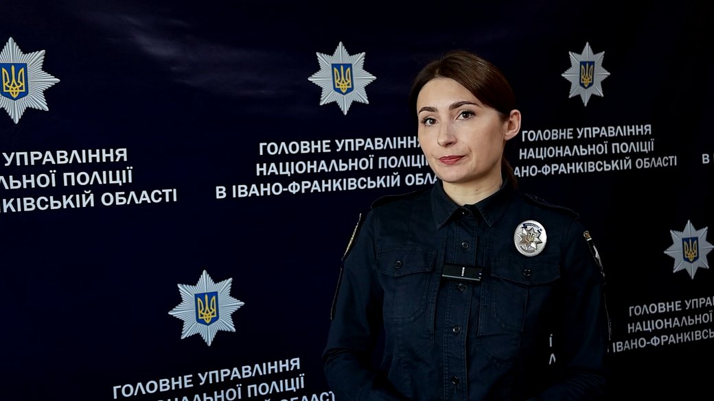 Самотня, з деменцією і без опікуна: в Івано-Франківську пенсіонерка 10 діб жила в квартирі з померлим чоловіком