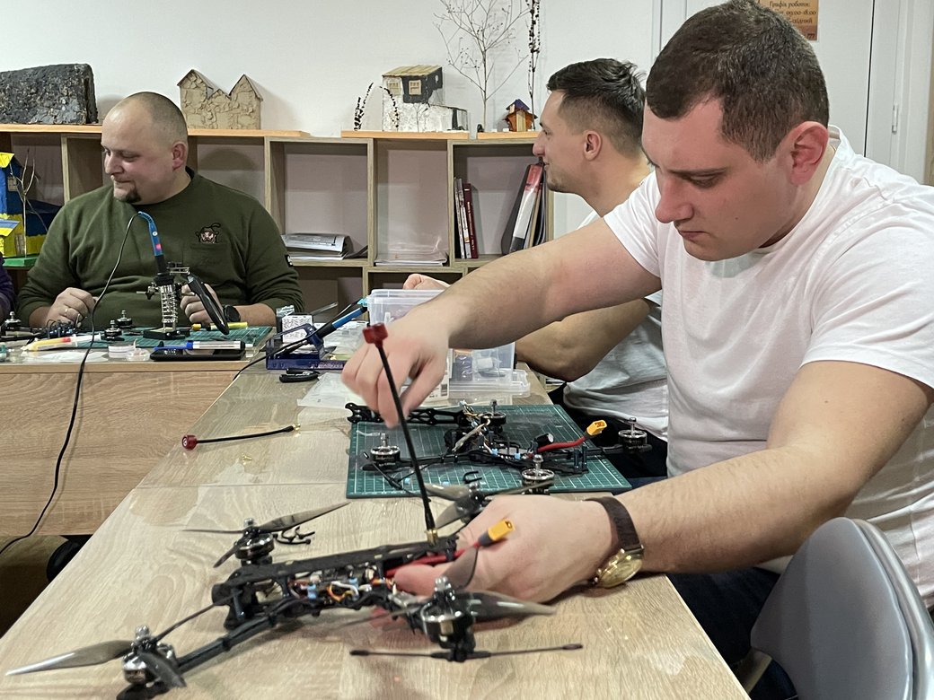 У Долині волонтери налагодили виробництво дронів