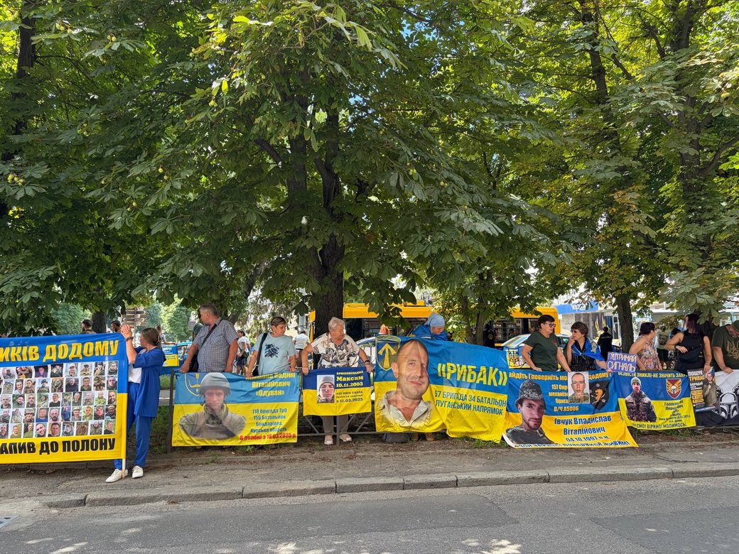 у Черкасах відбулася акція на підтримку полонених й зниклих безвісти українців у Черкасах відбулася акція на підтримку полонених й зниклих безвісти українців