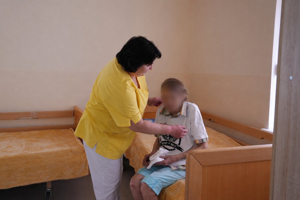 Пенсіонерка, деменція, медзаклад
