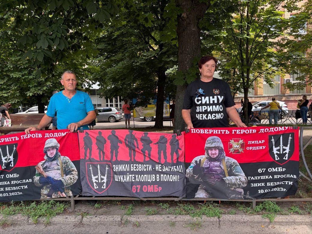 У Черкасах відбулася акція на підтримку полонених й зниклих безвісти українців У Черкасах відбулася акція на підтримку полонених й зниклих безвісти українців