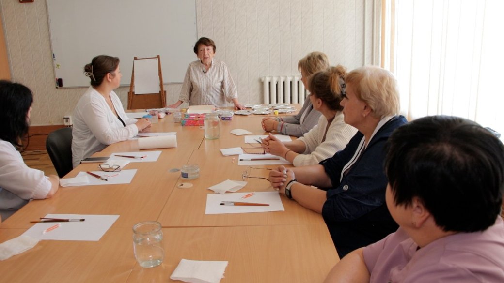 У 87 років навчає петриківського розпису: історія мешканки вінницького пансіонату Галини Рибак У 87 років навчає петриківського розпису: історія мешканки вінницького пансіонату Галини Рибак