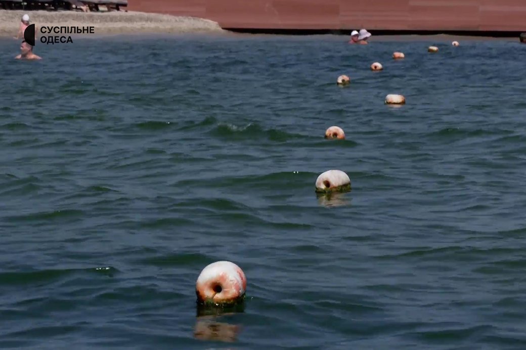 Протимінні сітки на пляжах Одеси: що про їх безпеку кажуть екологи та військові