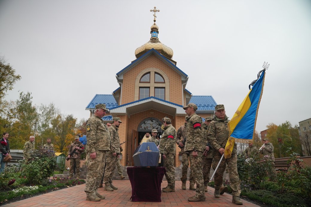 «Гарний відповіальний хлопець»: із рядовим Євгеном Погосовим попрощалися в Сумах
