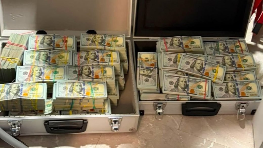 Майже $2 млн готівки та розкішні авто: на Львівщині розкрито мережу шахрайських кол-центрів, що обманювали українців та європейців
